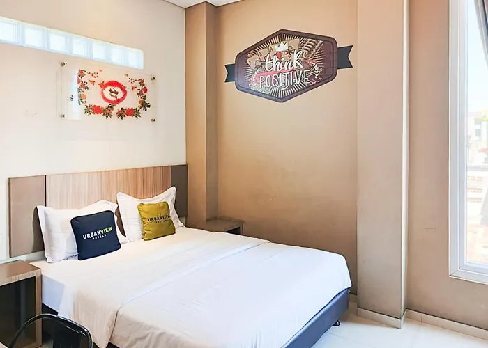Urbanview Hotel Syariah Graha 8 Bubutan Surabaya
