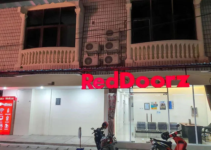 RedDoorz @ Darmo Park 1 Surabaya Hotel